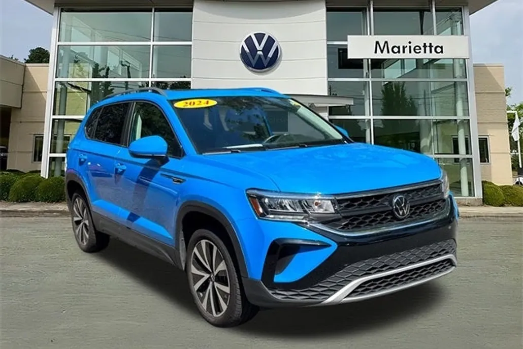 2024 Volkswagen Taos SE photo 1