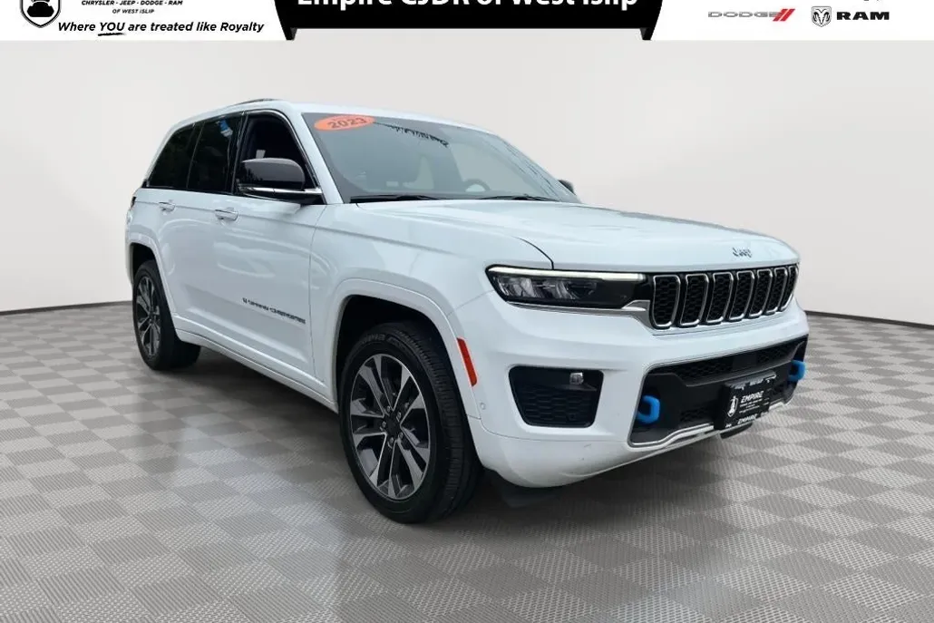 2023 Jeep Cherokee 4xe Overland photo 1