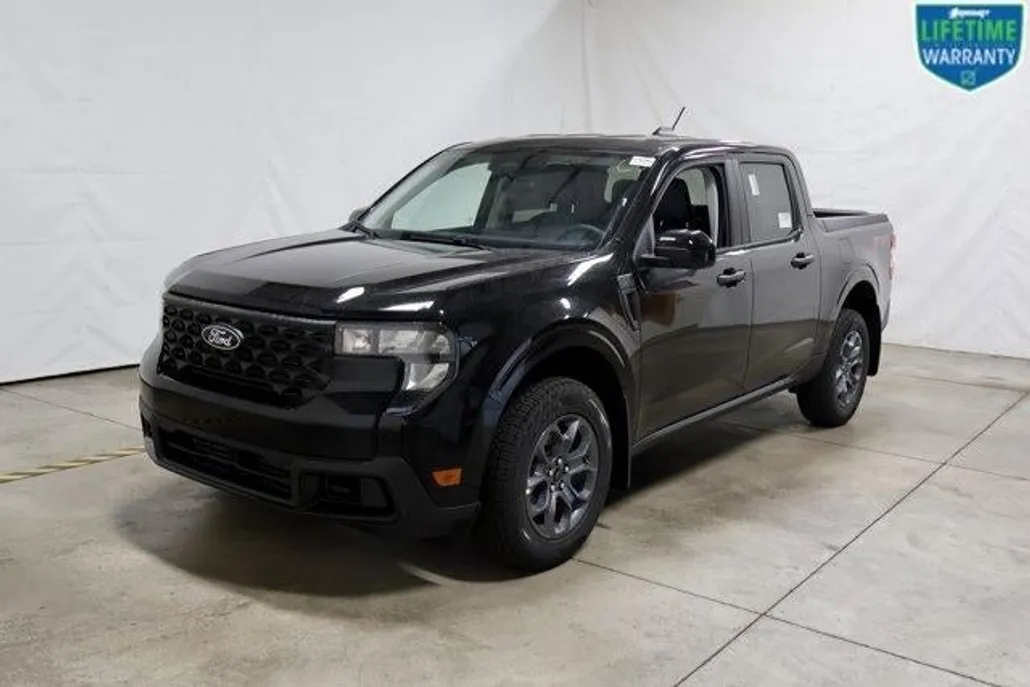 2025 Ford Maverick XLT photo 1