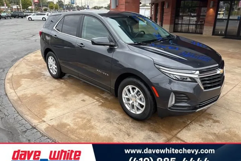 2023 Chevrolet Equinox LT photo 1