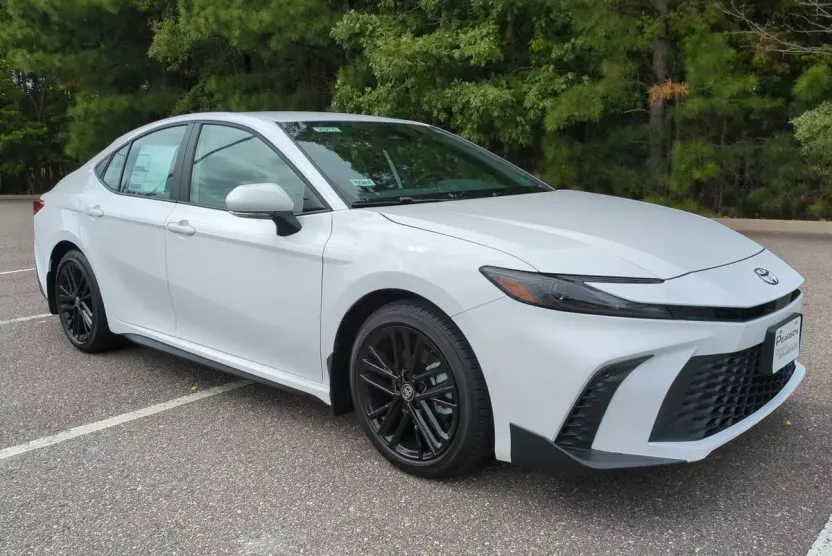2026 Toyota Camry SE photo 1