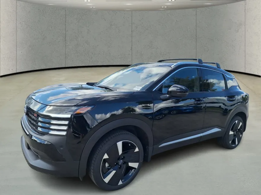 2026 Nissan Kicks SR photo 1