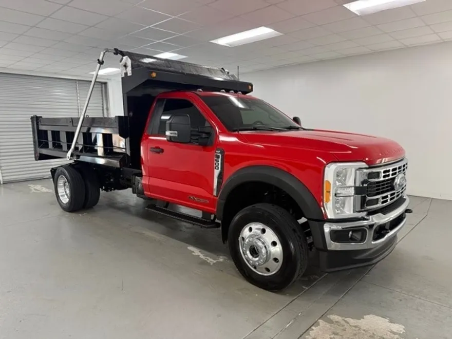 2023 Ford F-600 photo 1
