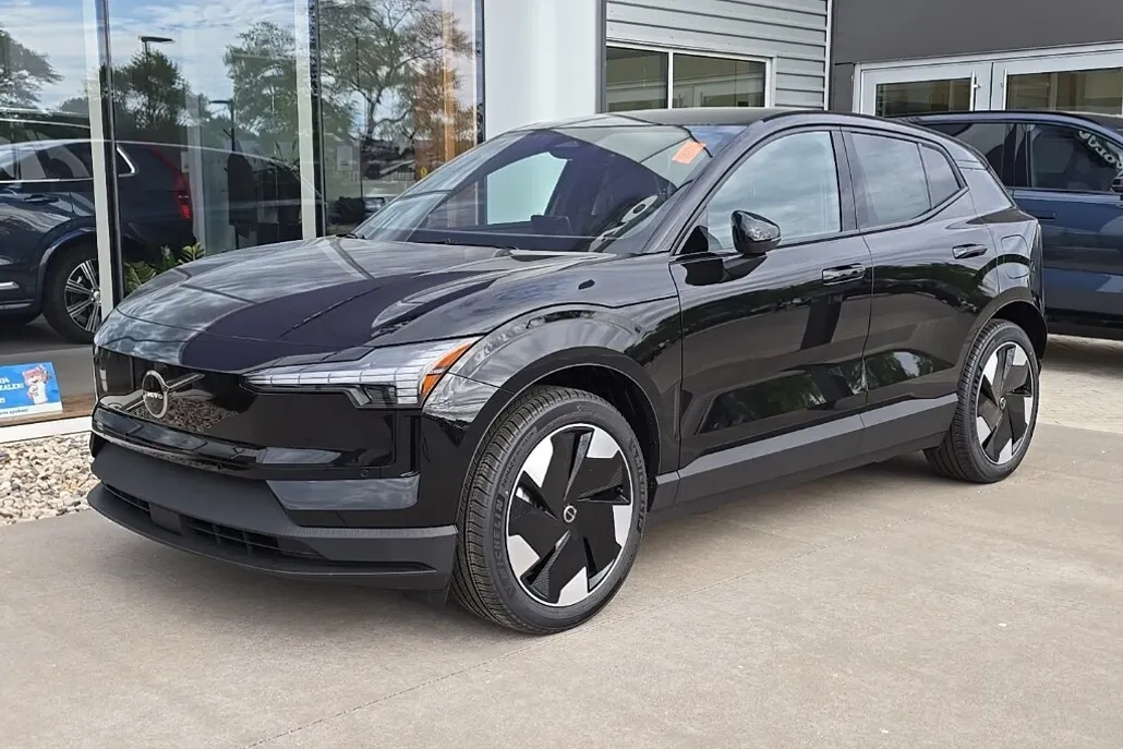 2025 Volvo EX30 Plus photo 1