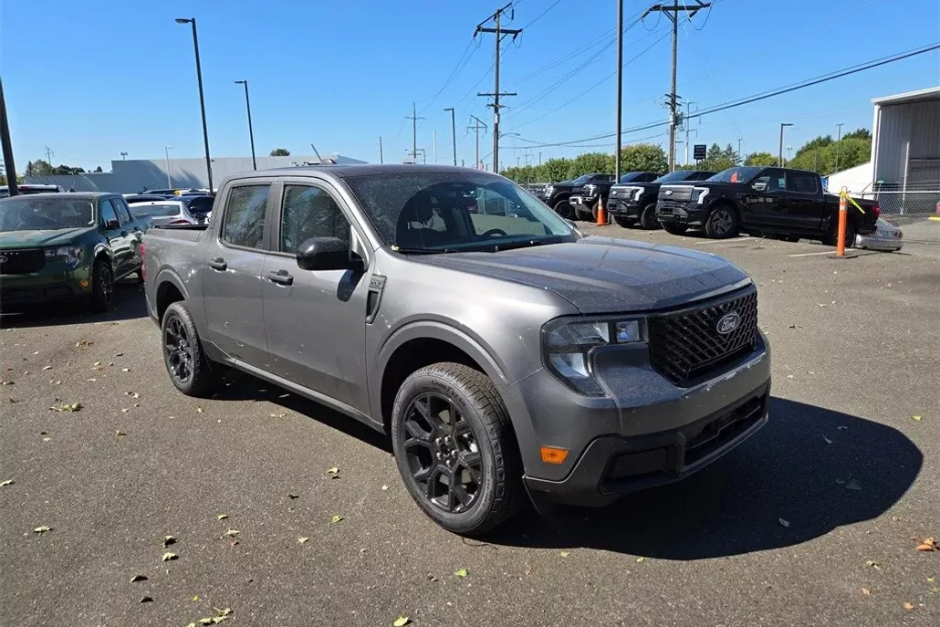 2025 Ford Maverick XLT photo 1