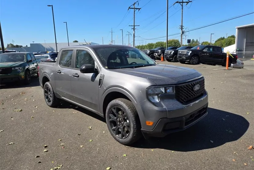 2025 Ford Maverick XLT photo 1