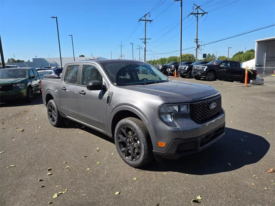 2025 Ford Maverick XLT photo 1