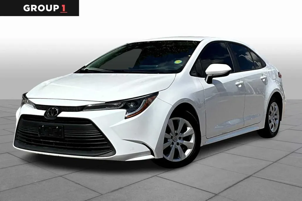 2024 Toyota Corolla LE photo 1