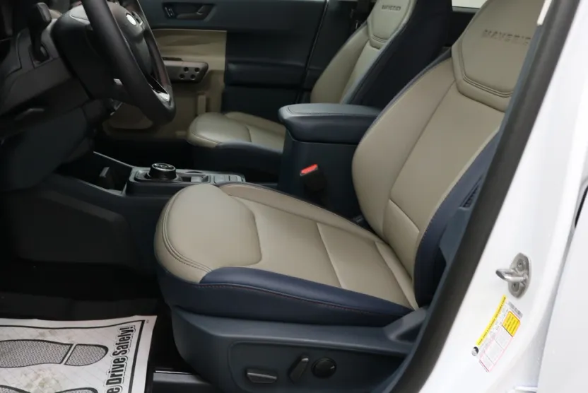 2025 Ford Maverick Lariat photo 1