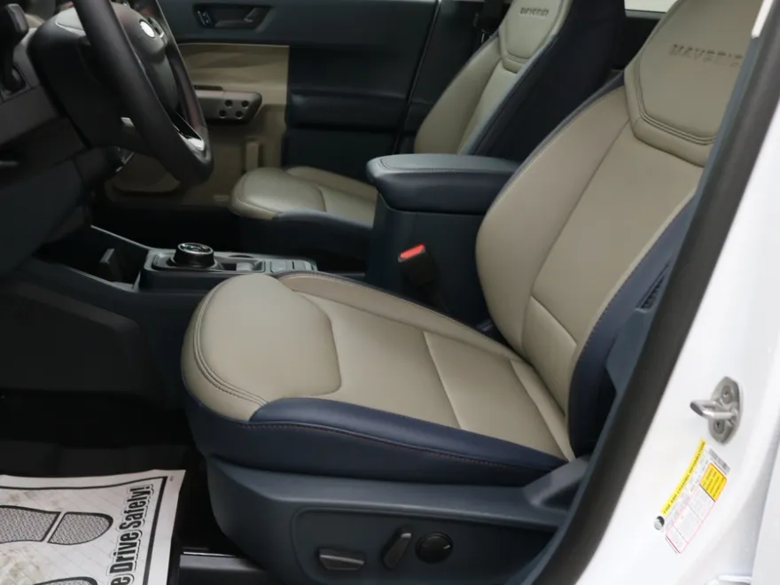 2025 Ford Maverick Lariat photo 1