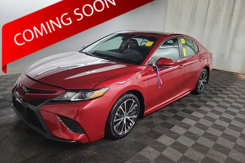 2020 Toyota Camry SE photo 1