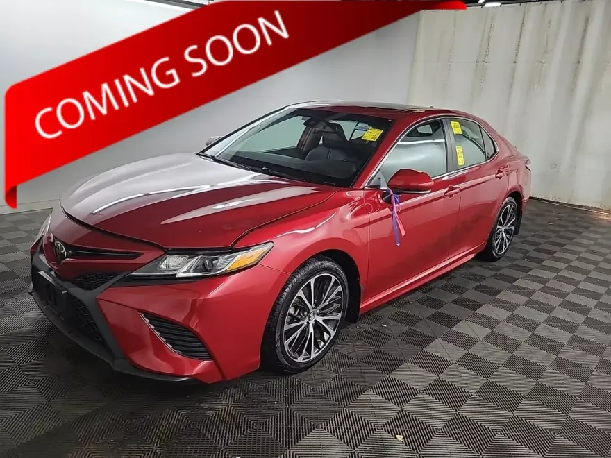 2020 Toyota Camry SE photo 1