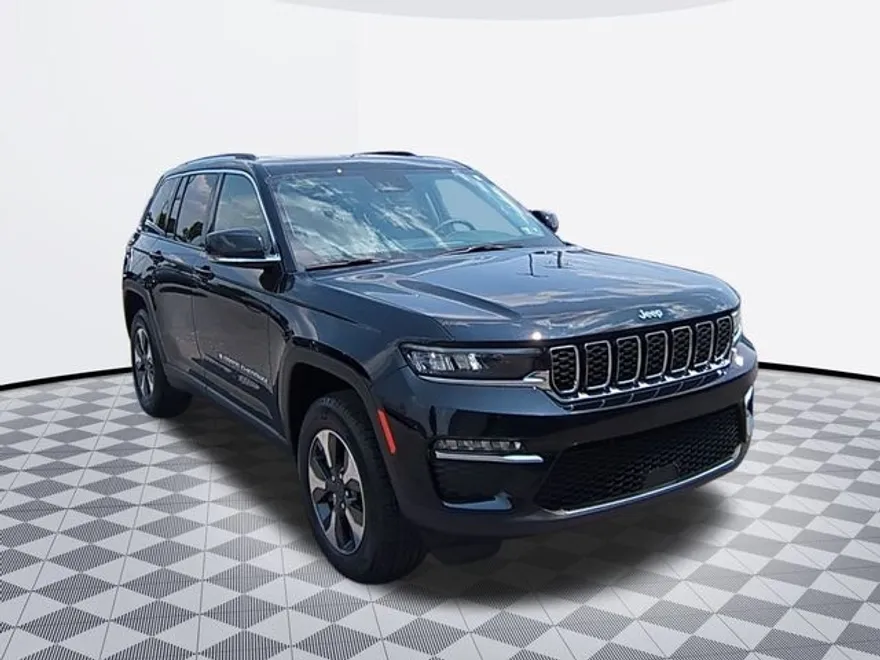 2024 Jeep Cherokee 4xe Base photo 1
