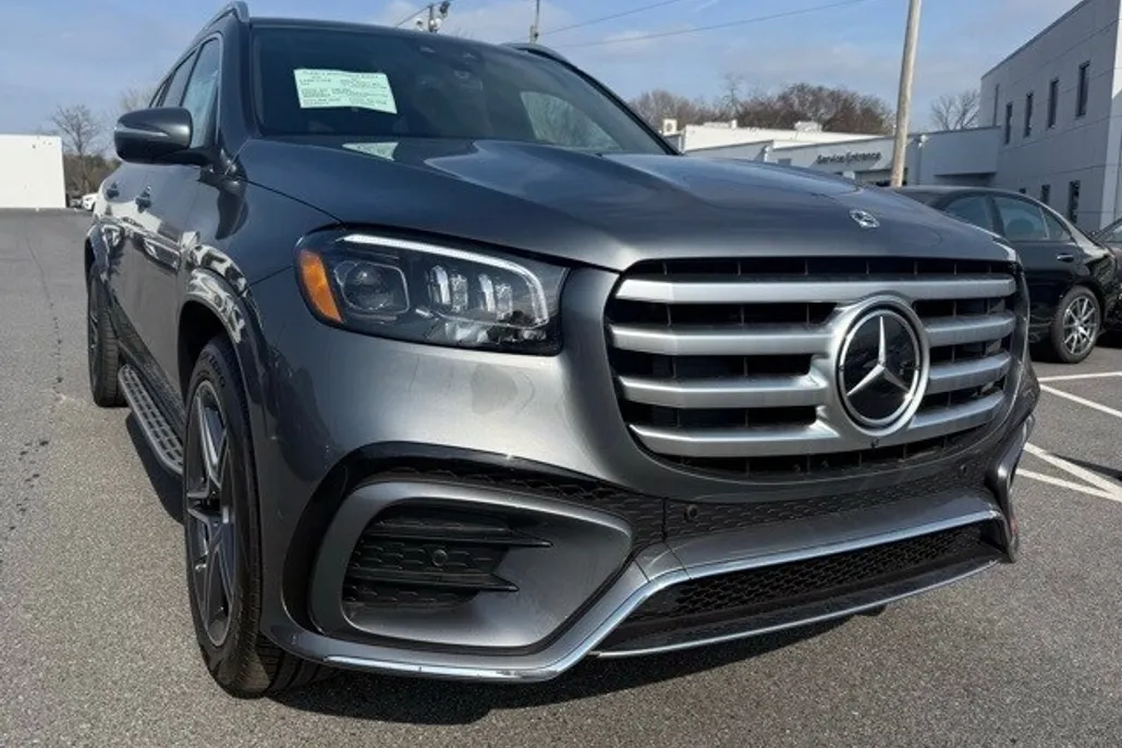 2025 Mercedes Benz GLS 450 4MATIC photo 1