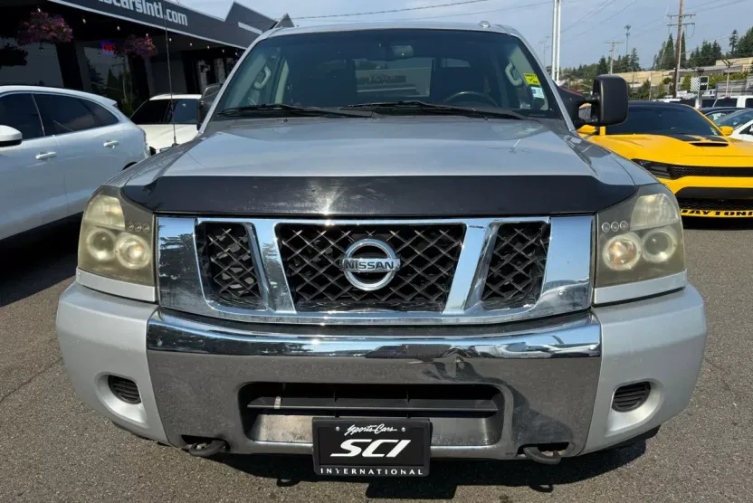 2014 Nissan Titan SL photo 1