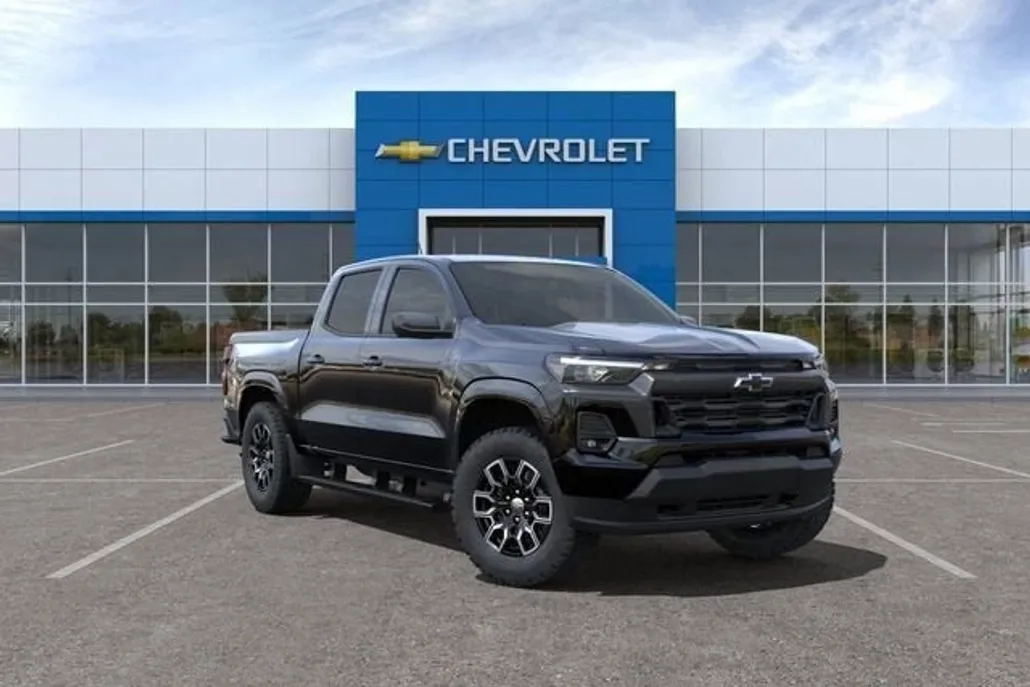 2024 Chevrolet Colorado LT photo 1