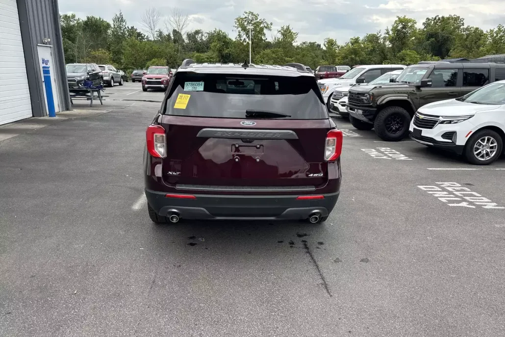 2022 Ford Explorer XLT photo 1