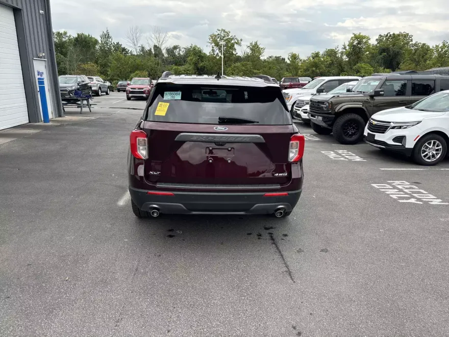 2022 Ford Explorer XLT photo 1