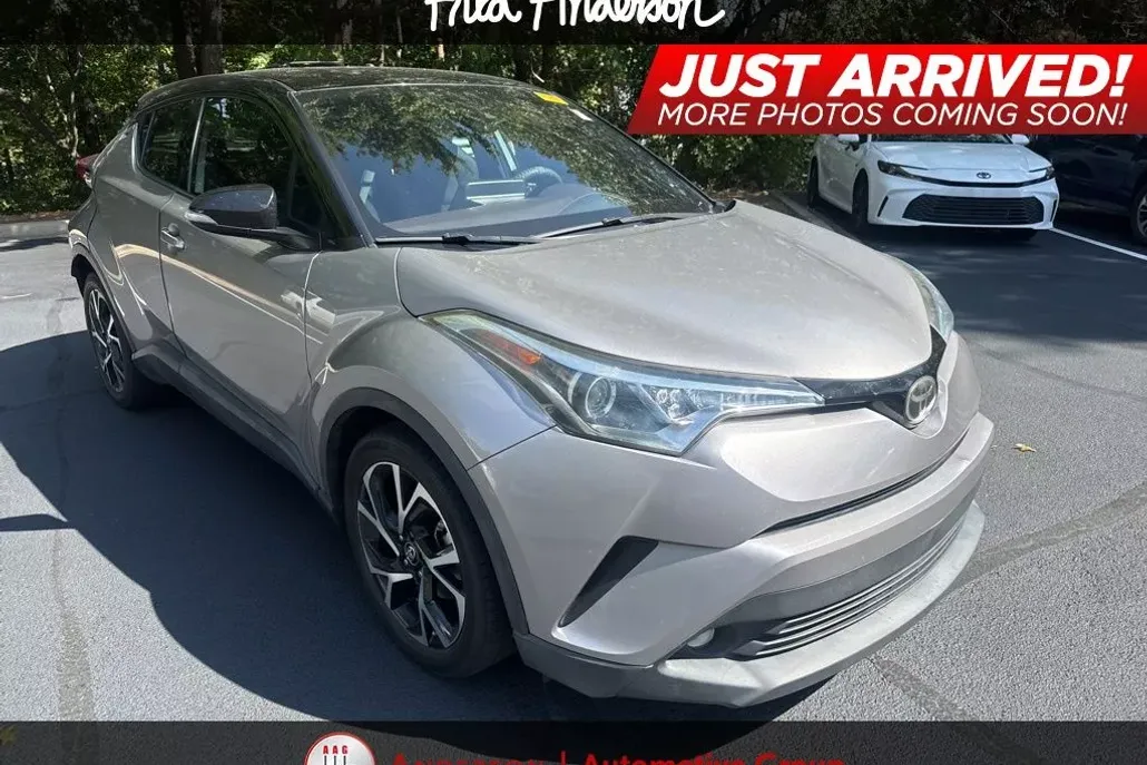 2019 Toyota C-HR Limited photo 1