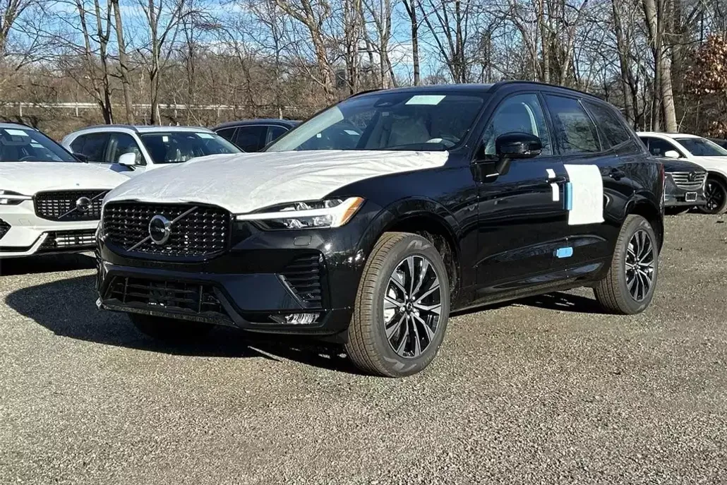 2025 Volvo XC60 B5 Core photo 1