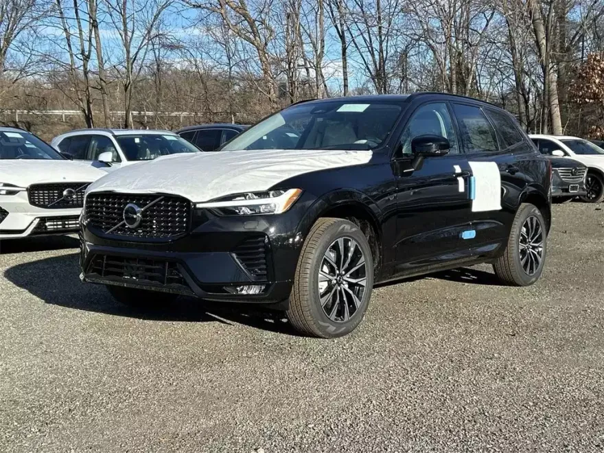 2025 Volvo XC60 B5 Core photo 1