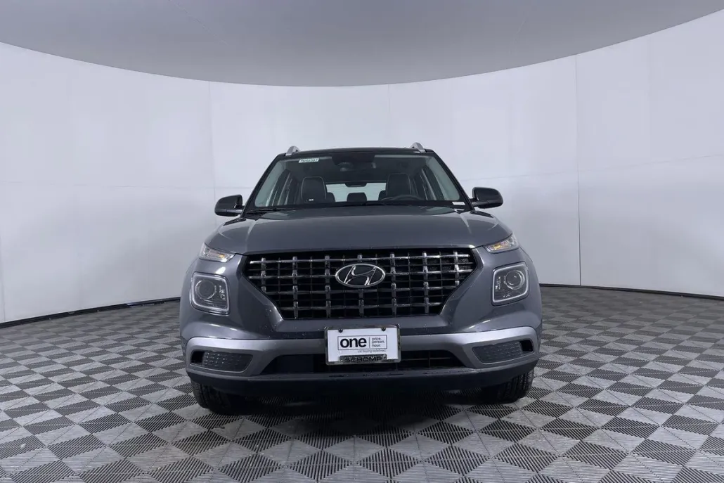 2025 Hyundai Venue Limited photo 1