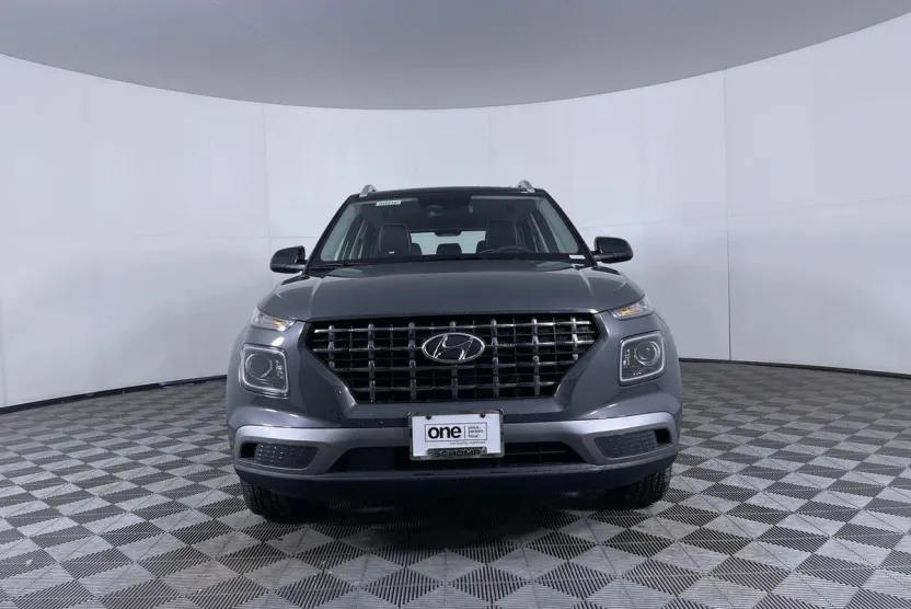 2025 Hyundai Venue Limited photo 1