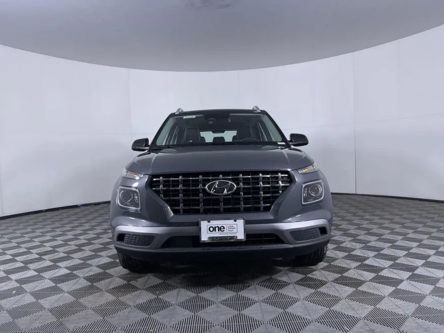 2025 Hyundai Venue Limited photo 1