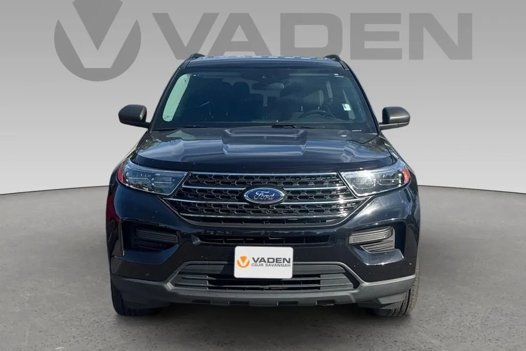2023 Ford Explorer XLT photo 1