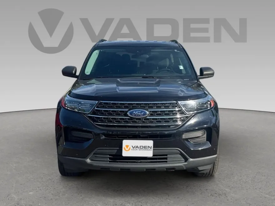 2023 Ford Explorer XLT photo 1