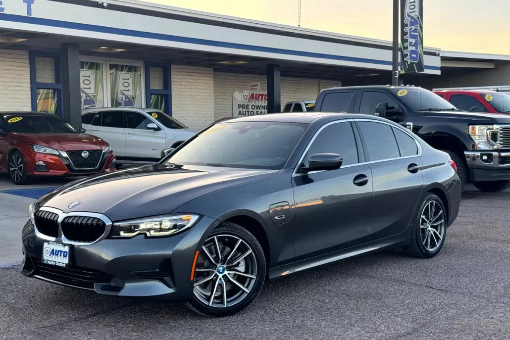 2022 Bmw 330e 3-Series photo 1