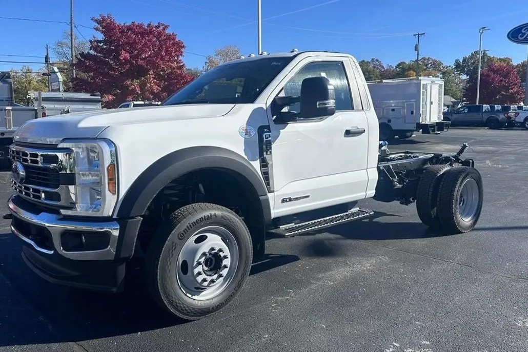 2024 Ford F-550 photo 1