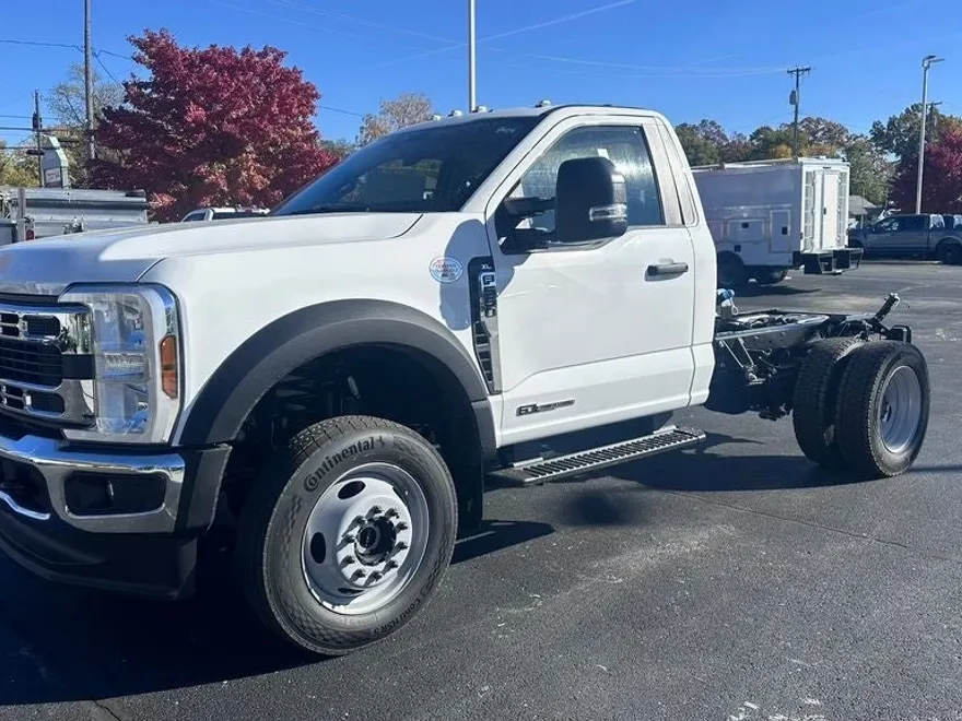 2024 Ford F-550 photo 1