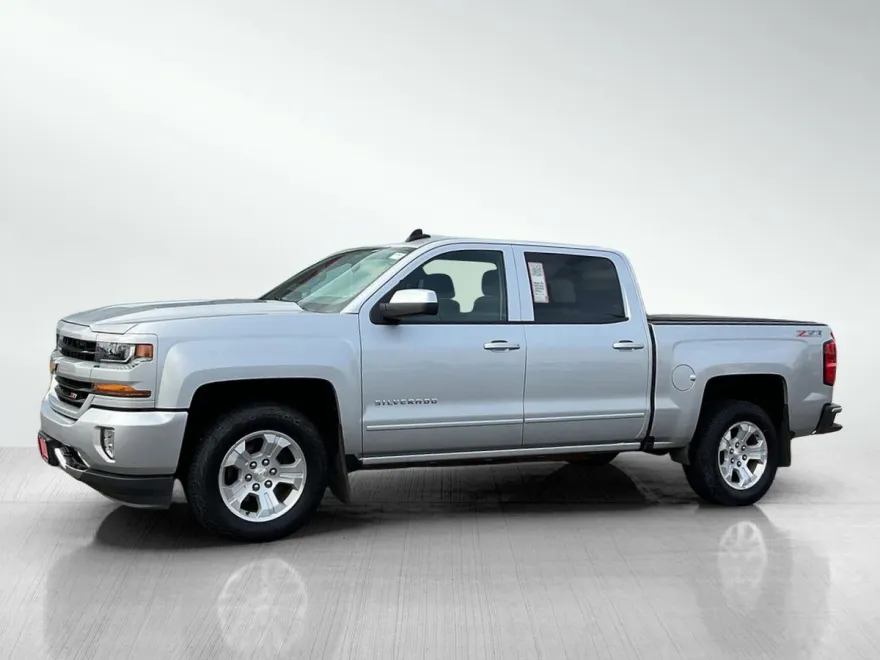 2017 Chevrolet Silverado LT photo 1