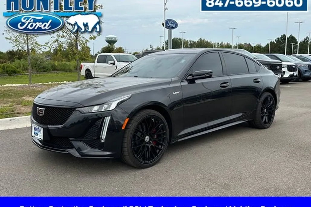 2024 Cadillac CT5 V photo 1