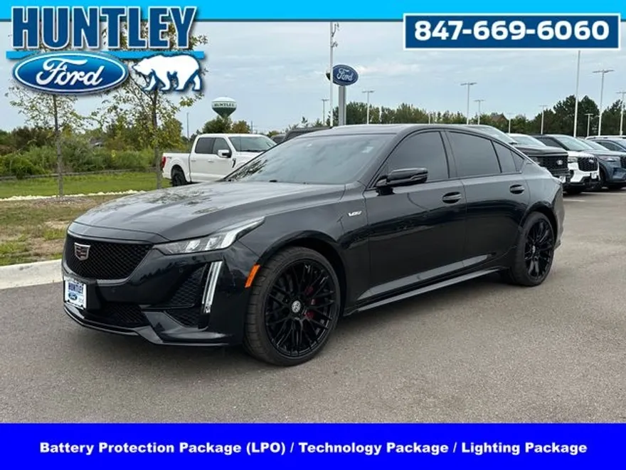2024 Cadillac CT5 V photo 1