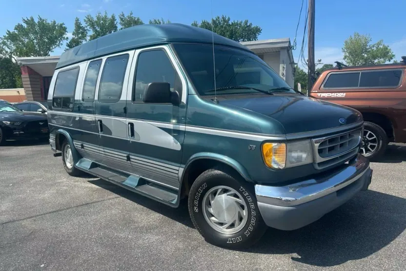 1997 Ford E-150 photo 1