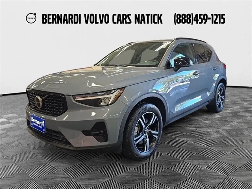 2023 Volvo XC40 Plus photo 1