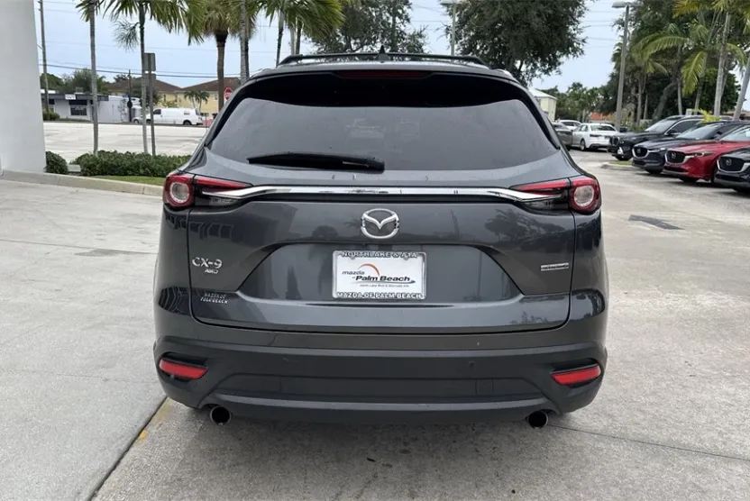 2022 Mazda CX-9 Touring photo 1