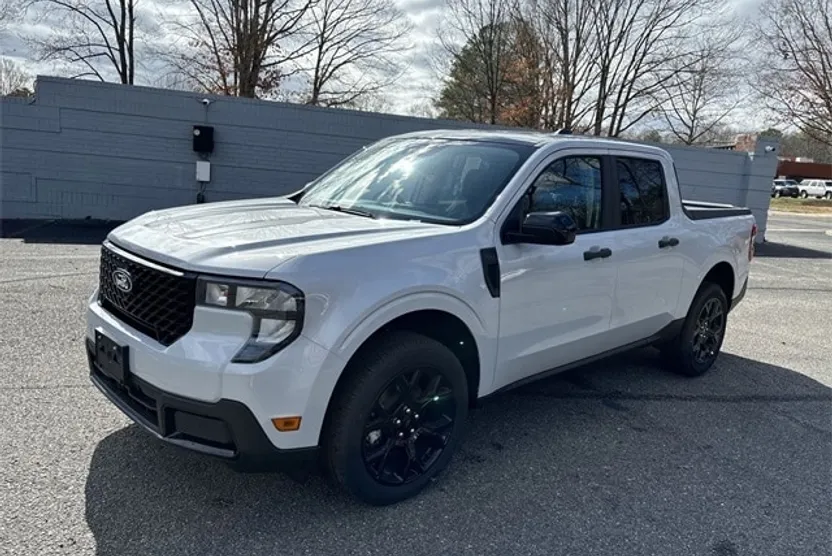 2025 Ford Maverick XLT photo 1