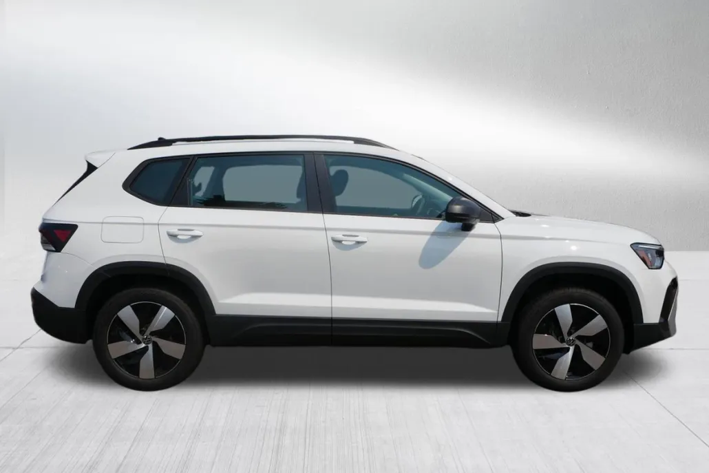 2025 Volkswagen Taos S photo 1