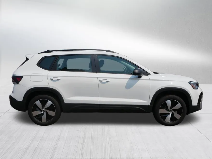 2025 Volkswagen Taos S photo 1