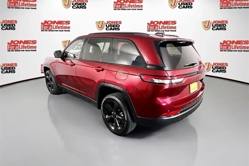 2023 Jeep Grand Cherokee Limited photo 1