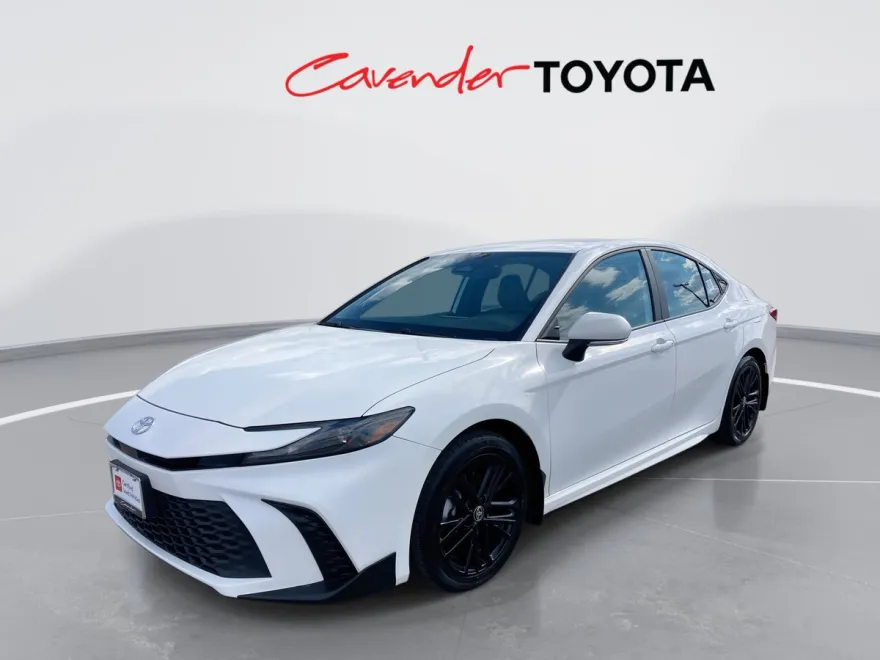 2025 Toyota Camry SE photo 1