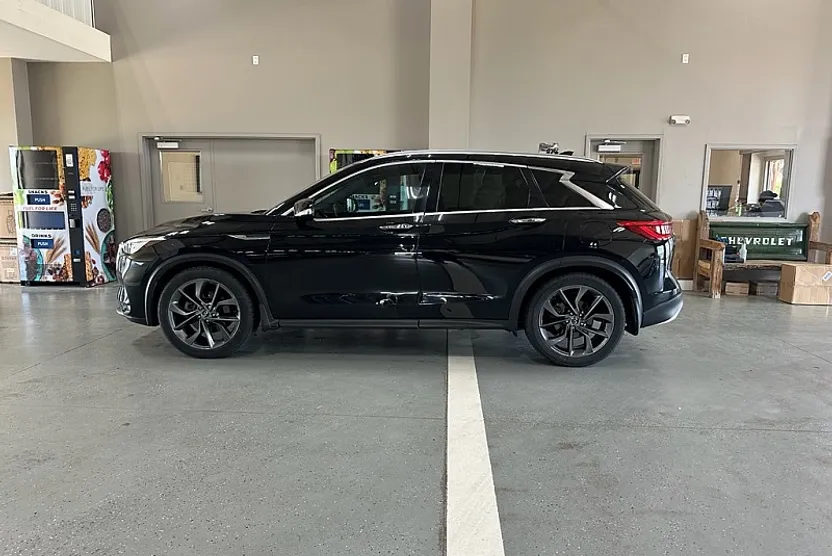 2019 Infiniti QX50 Essential AWD photo 1