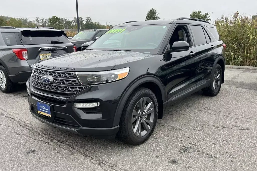 2023 Ford Explorer XLT Sport photo 1