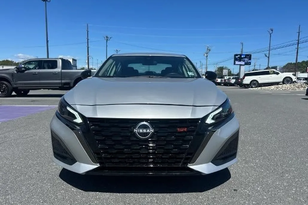 2024 Nissan Altima 2.5 SR photo 1