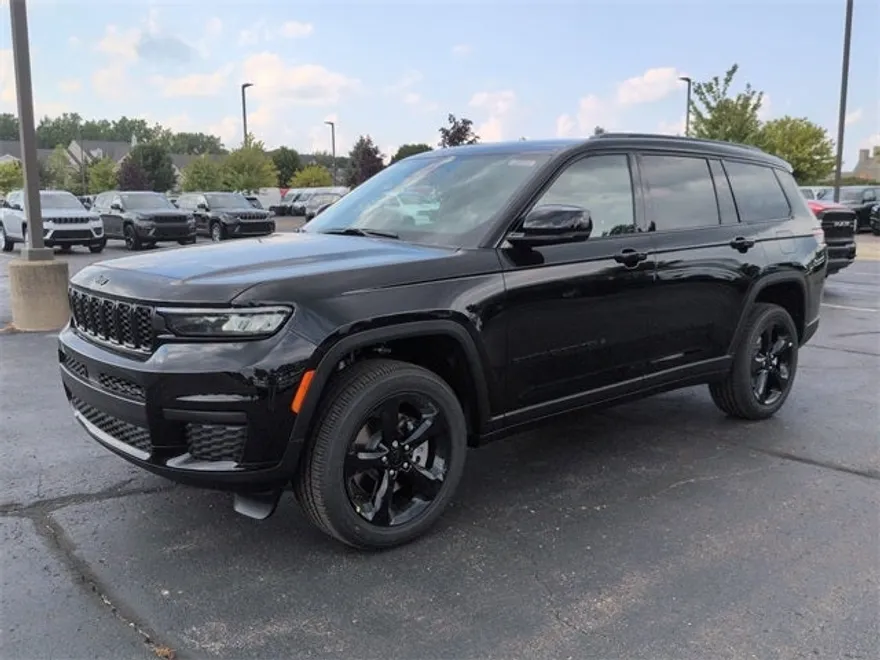 2025 Jeep Grand Cherokee Altitude photo 1