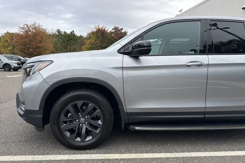 2021 Honda Ridgeline Sport photo 1