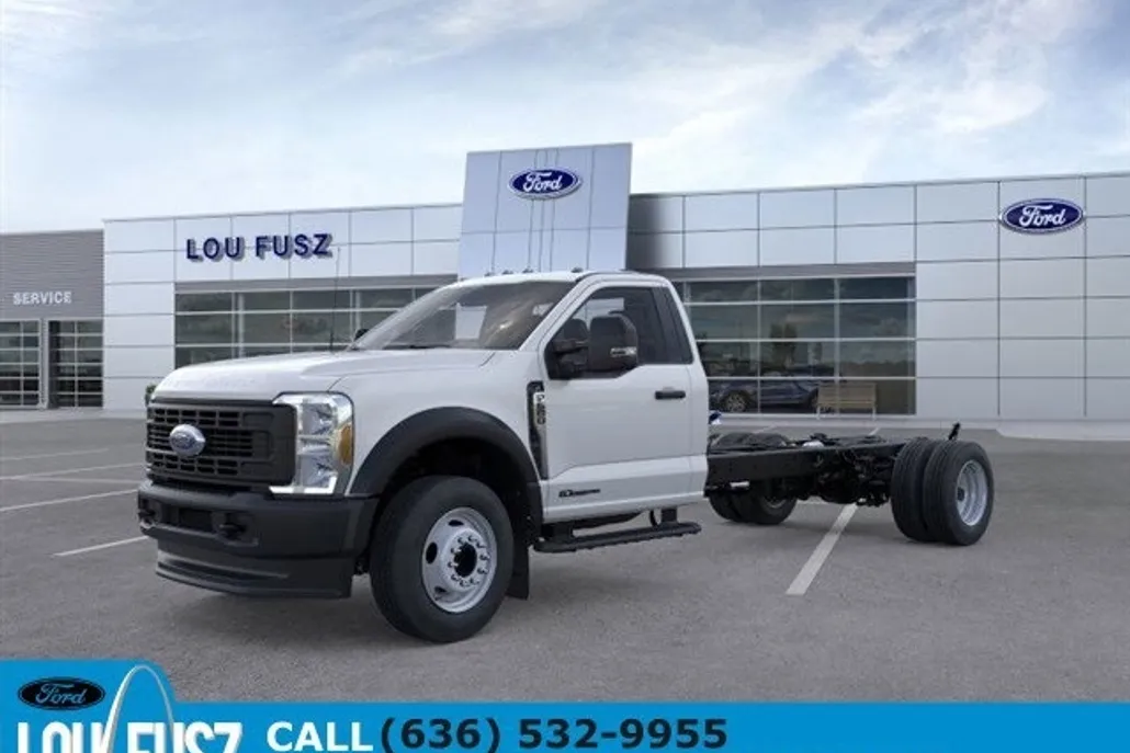 2025 Ford F-600 photo 1